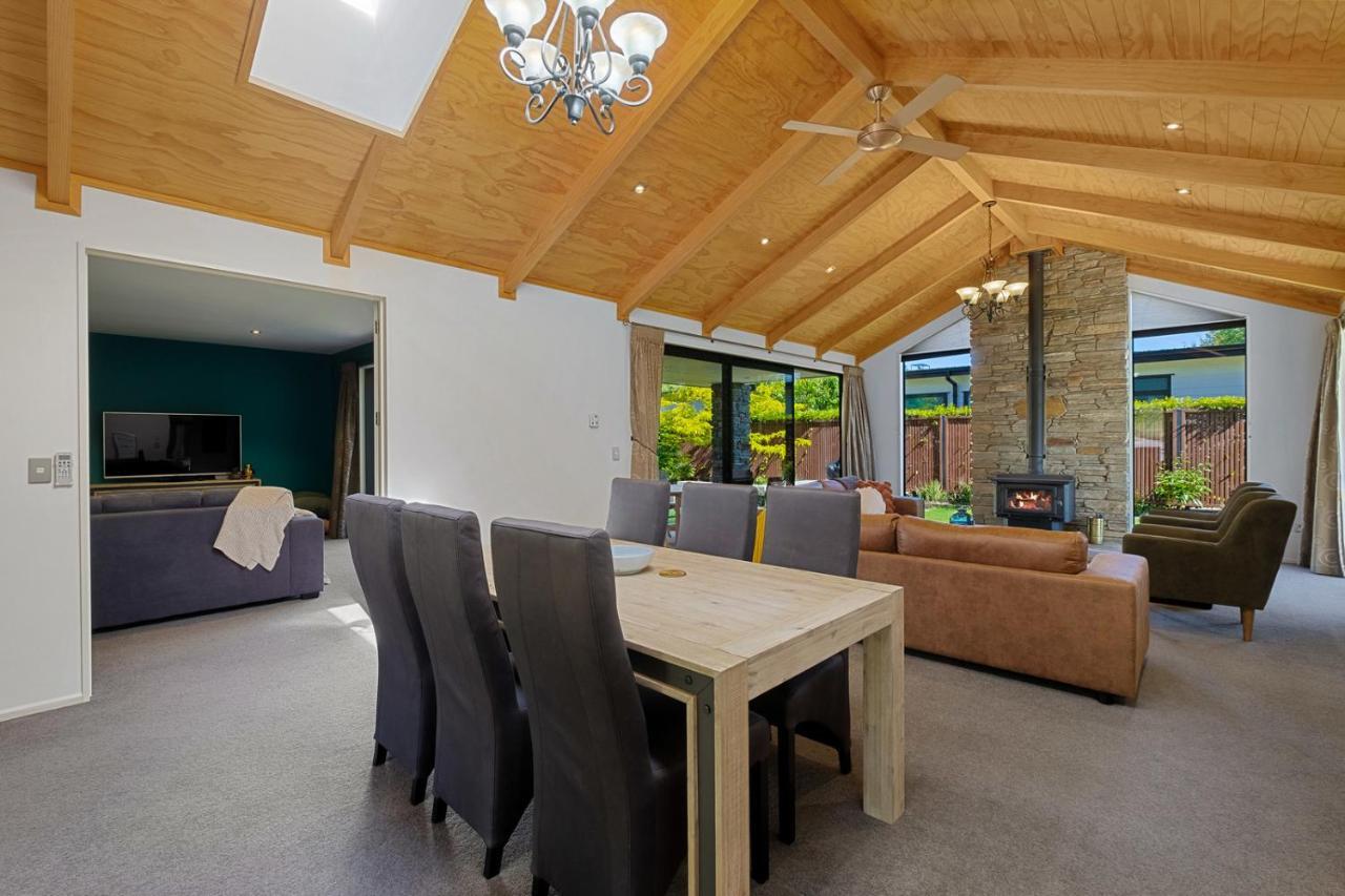 Roys Bay Lodge - Wanaka Holiday Home Eksteriør billede